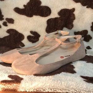 Women’s Ballerina Style Suede Flats
